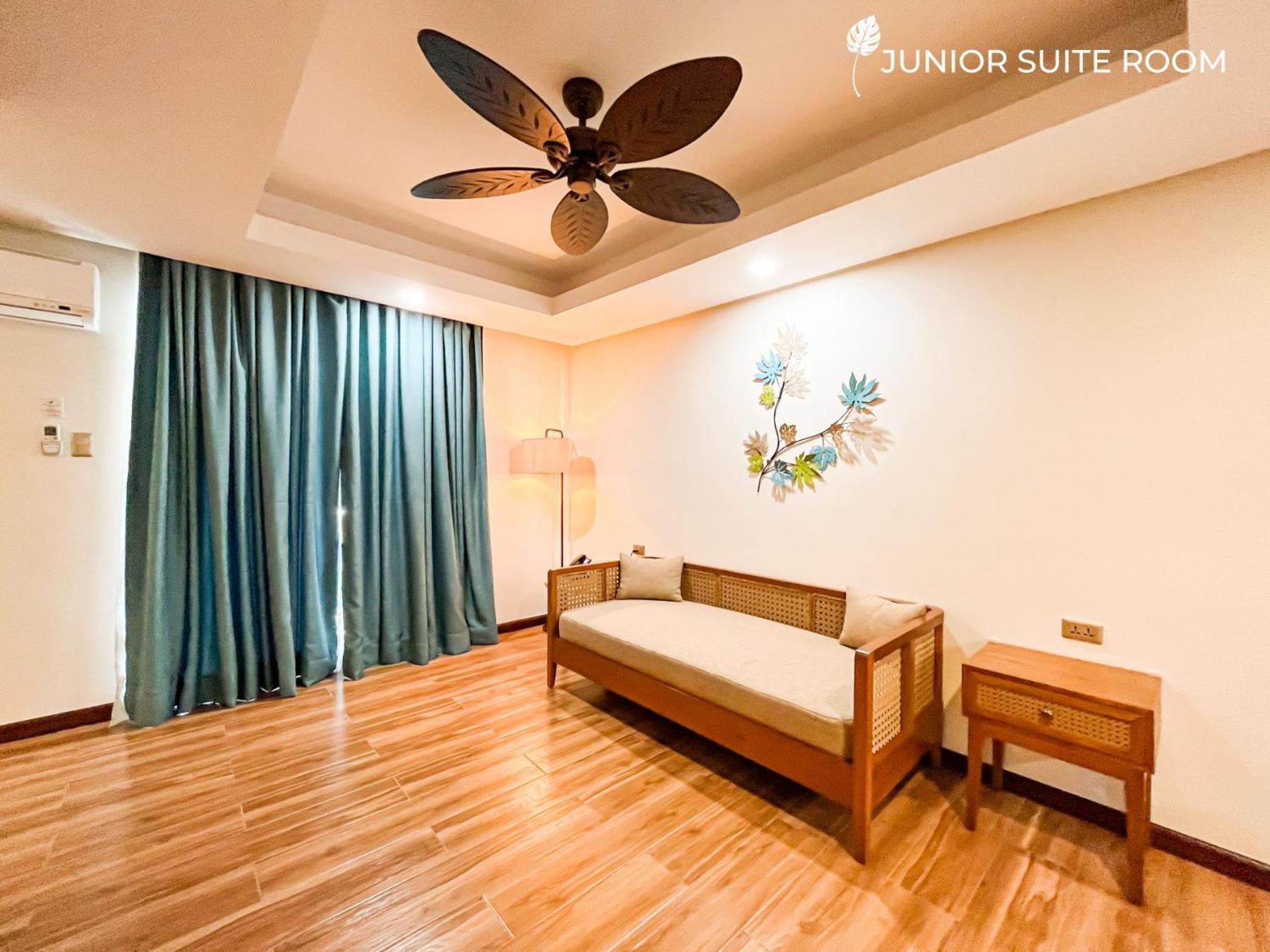 La Jolla Luxury Beach Resort Bagac Exterior foto